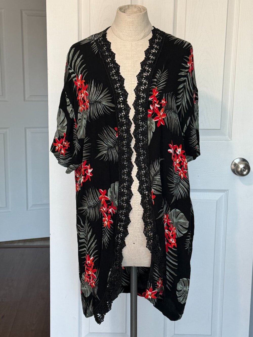 Moral Fiber Medium Black Tropical Floral Lace Trim Kimono Cardigan